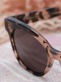 NIKOL-Coral Tortoise / Dark Smoke-52 16 NIKOL-Coral Tortoise / Dark Smoke-52 -Raen Eyeglasses Shop NIKOL SS22 Coral Tortoise Dark Smoke L2